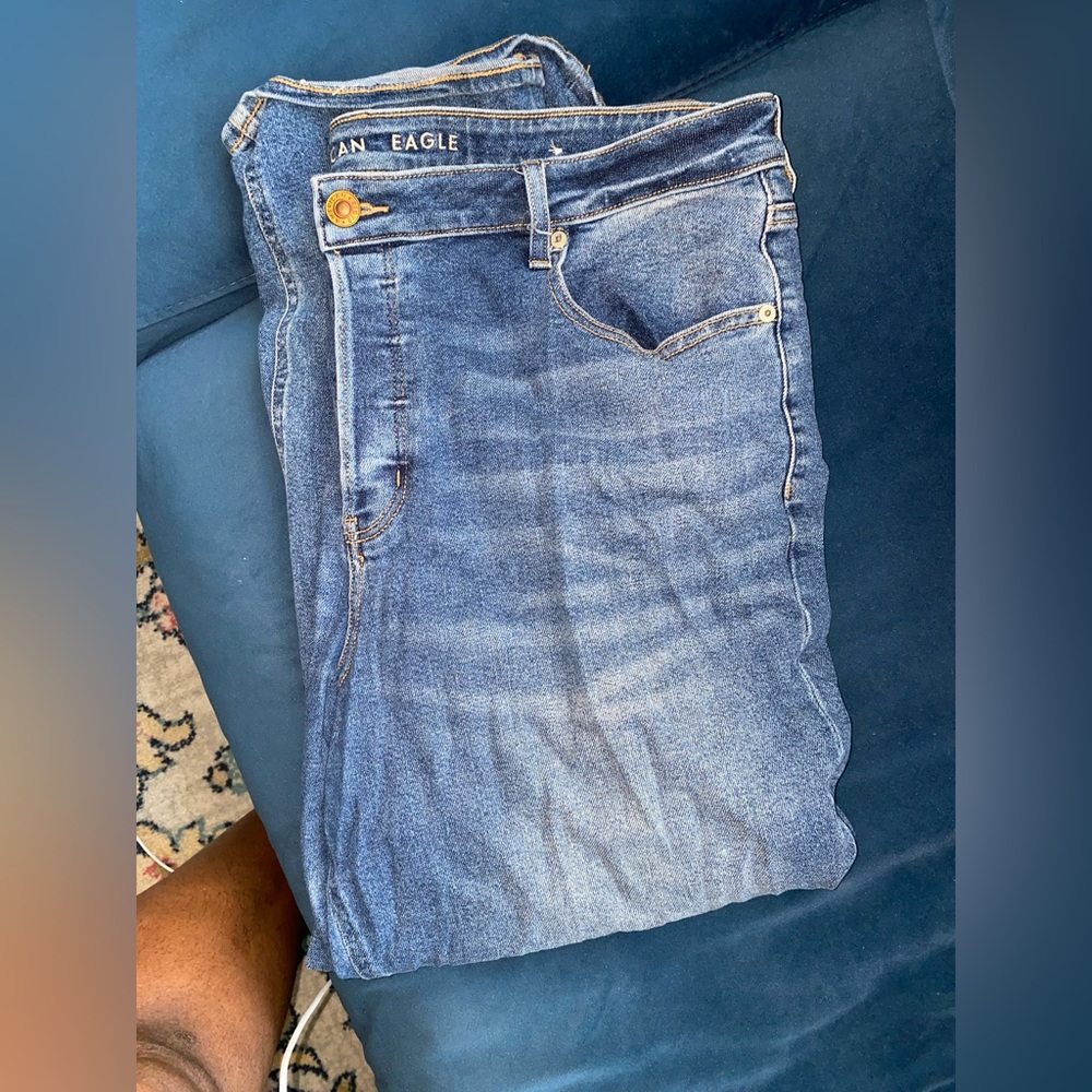 AE Hi rise tomgirl jeans
